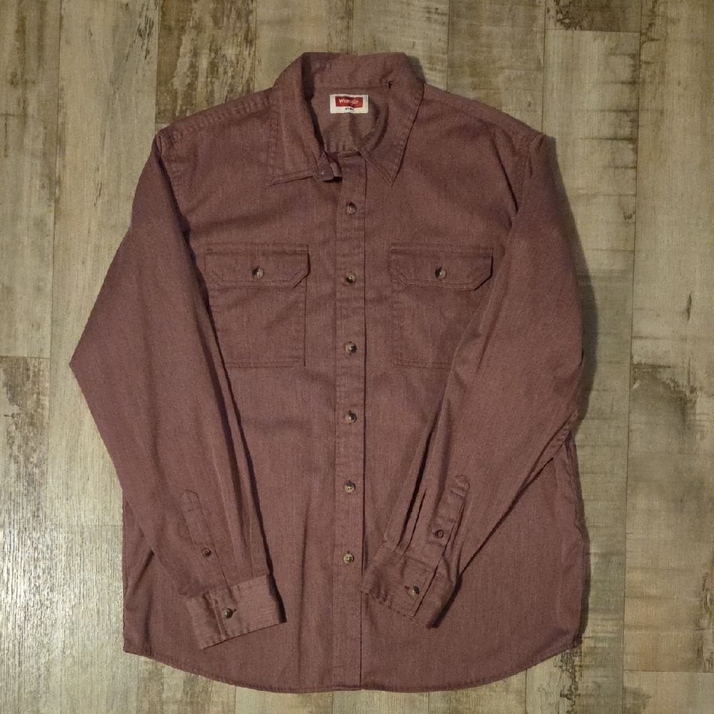 Wrangler Men's Shirt in Maroon. (L)
